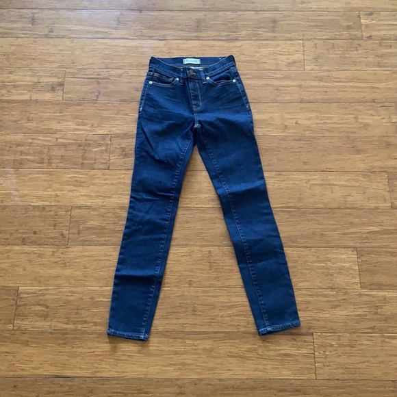 • Madewell High-Rise Skinny Jeans • - Picture 4 of 10